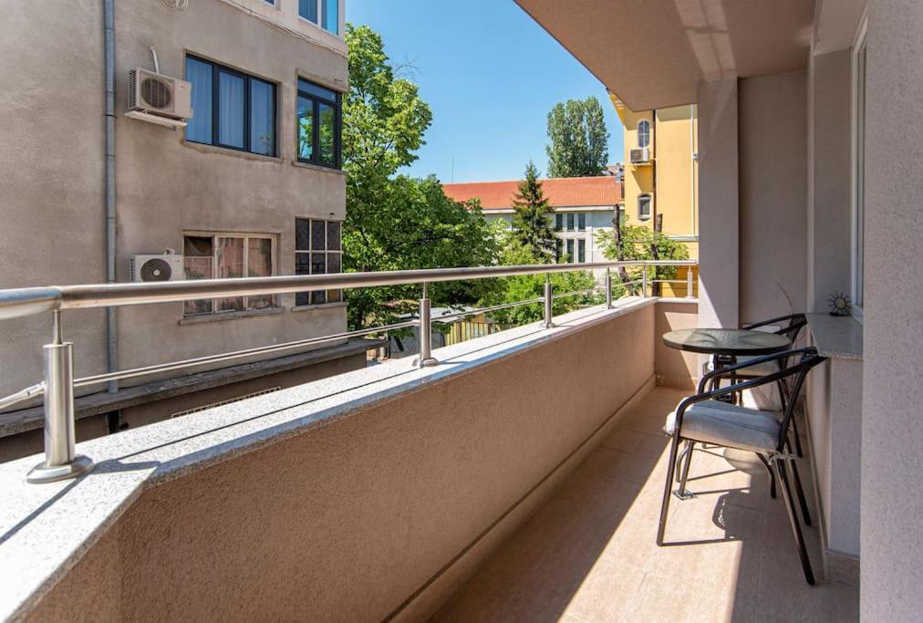 Designed Apartment In Central Sofia With Parking Exterior foto